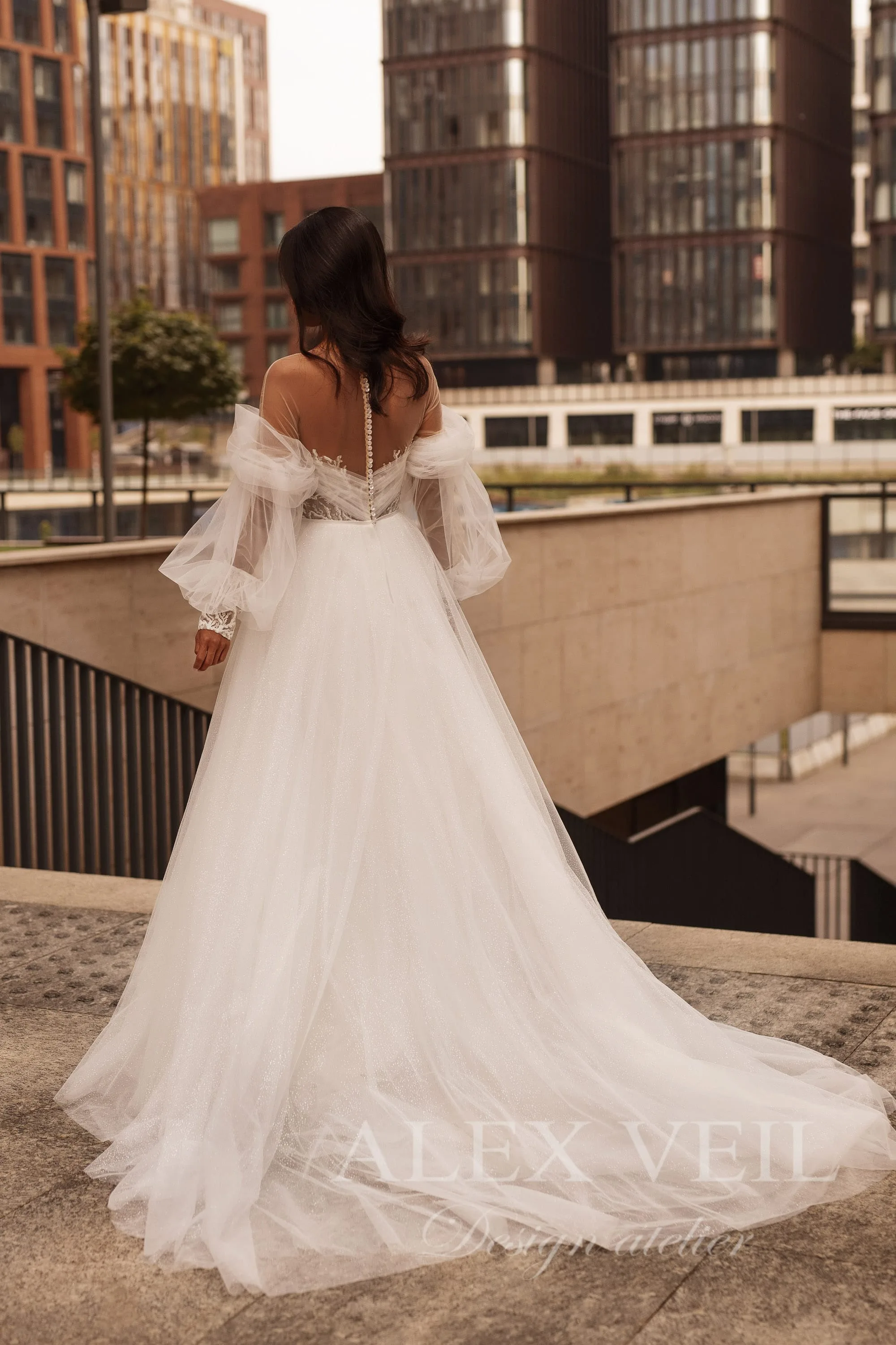 Свадебное платье ‘Estella’ • Коллекция The_ONE • AlexVeil Bridal Estella — изображение 3