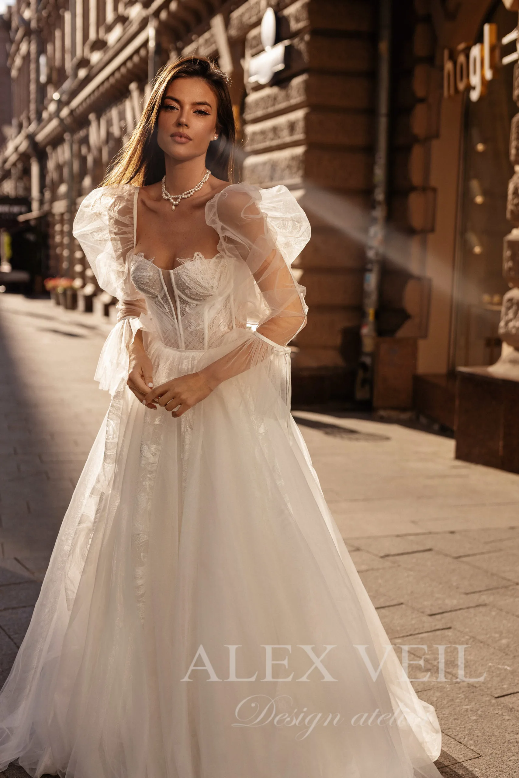 Платье Jolie с мягким кружевом и объемной вышивкой