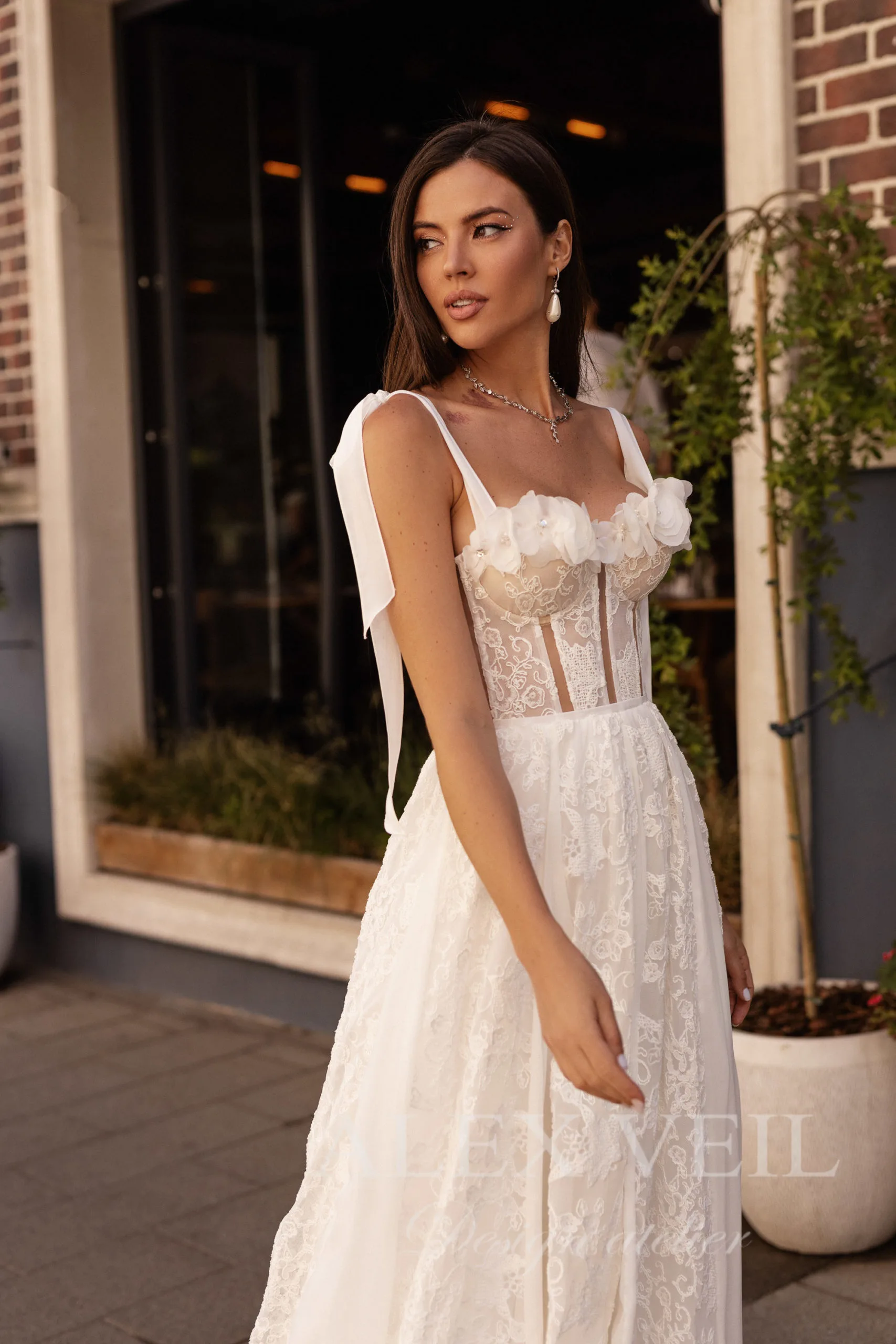 Свадебное платье Rossa с мягким кружевом и поэтичным дизайном