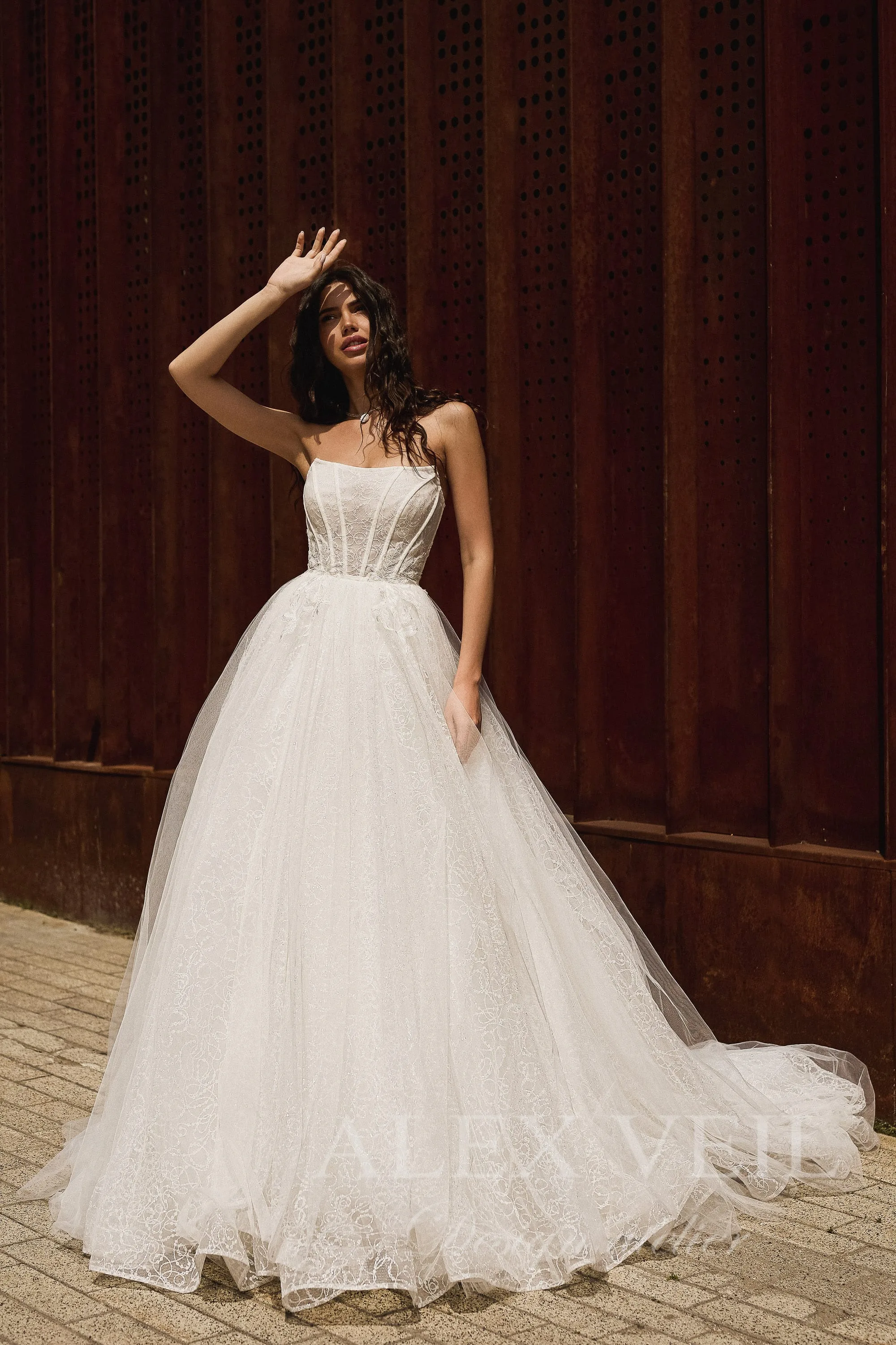 Свадебное платье ‘Alana’ • Коллекция Mystique • AlexVeil Bridal Алана (Alana) — изображение 1