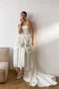 Свадебное платье Aurelia с атласным корсетом и съемными рукавами.