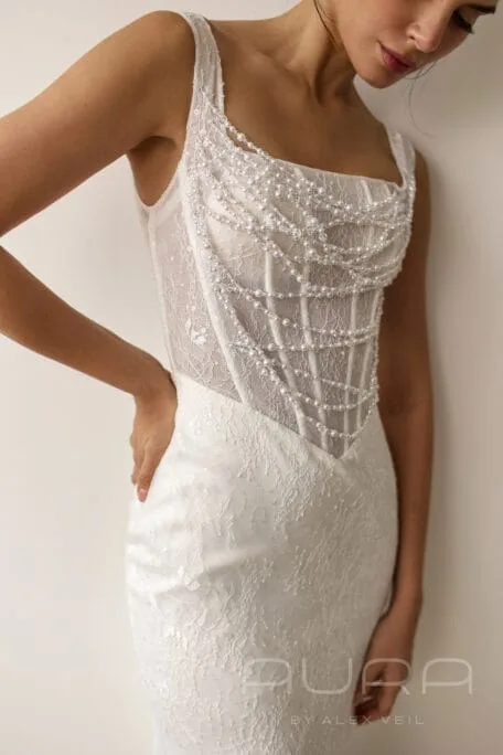 Fabiana – платье силуэта рыбка с кружевным верхом и изящной талией.