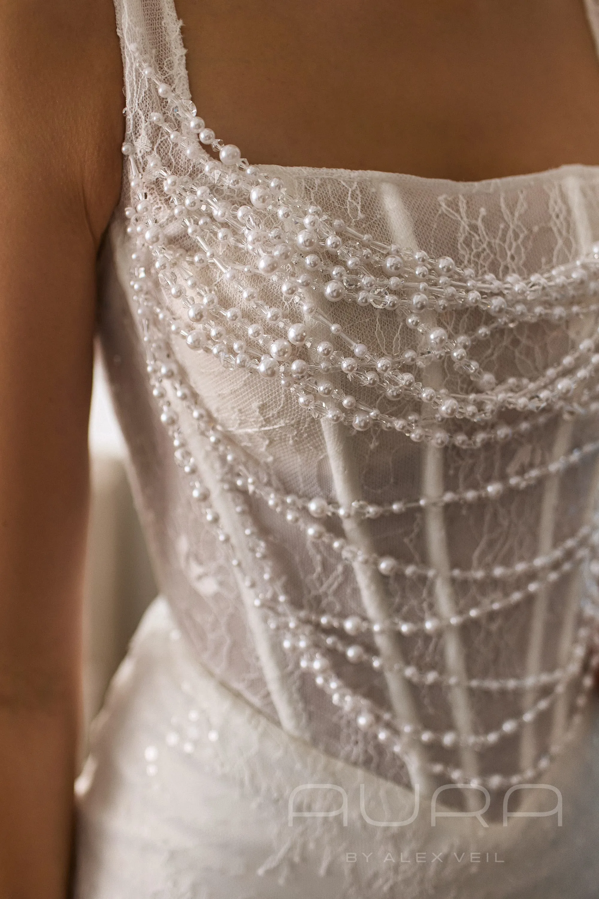 Платье Fabiana с кружевным корсетом и V-образной талией.