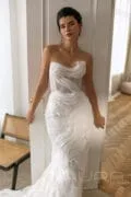 Свадебное платье Violet силуэта рыбка с изящным шифоновым узором и гламурной юбкой.