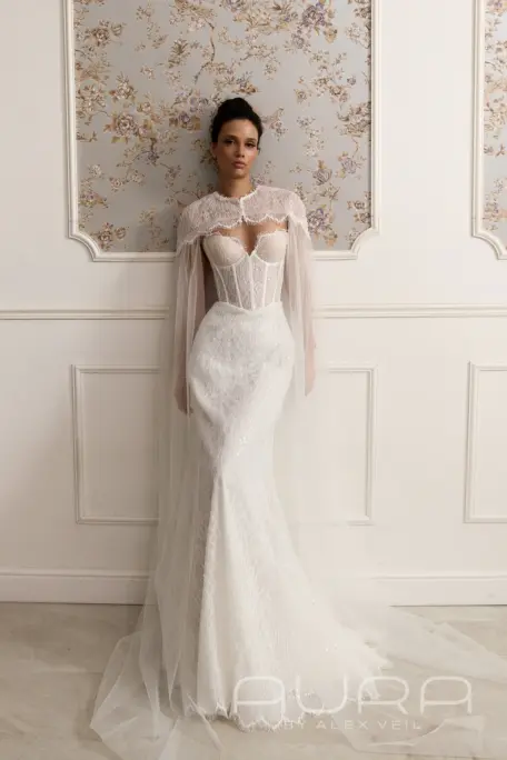 Свадебное платье ‘Alizel’ анфас в полный рост с кейпом